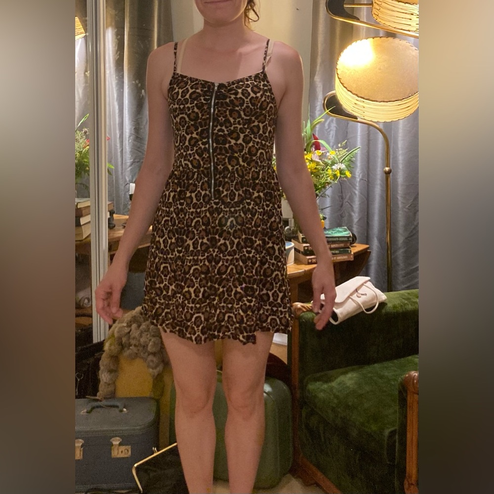 Divided mini léopard dress